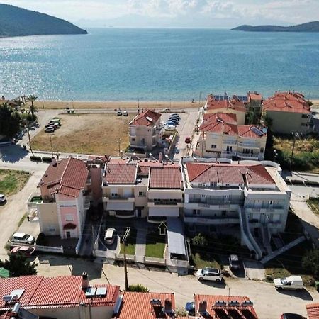 Myrsini'S Apartment Néa Péramos Εξωτερικό φωτογραφία