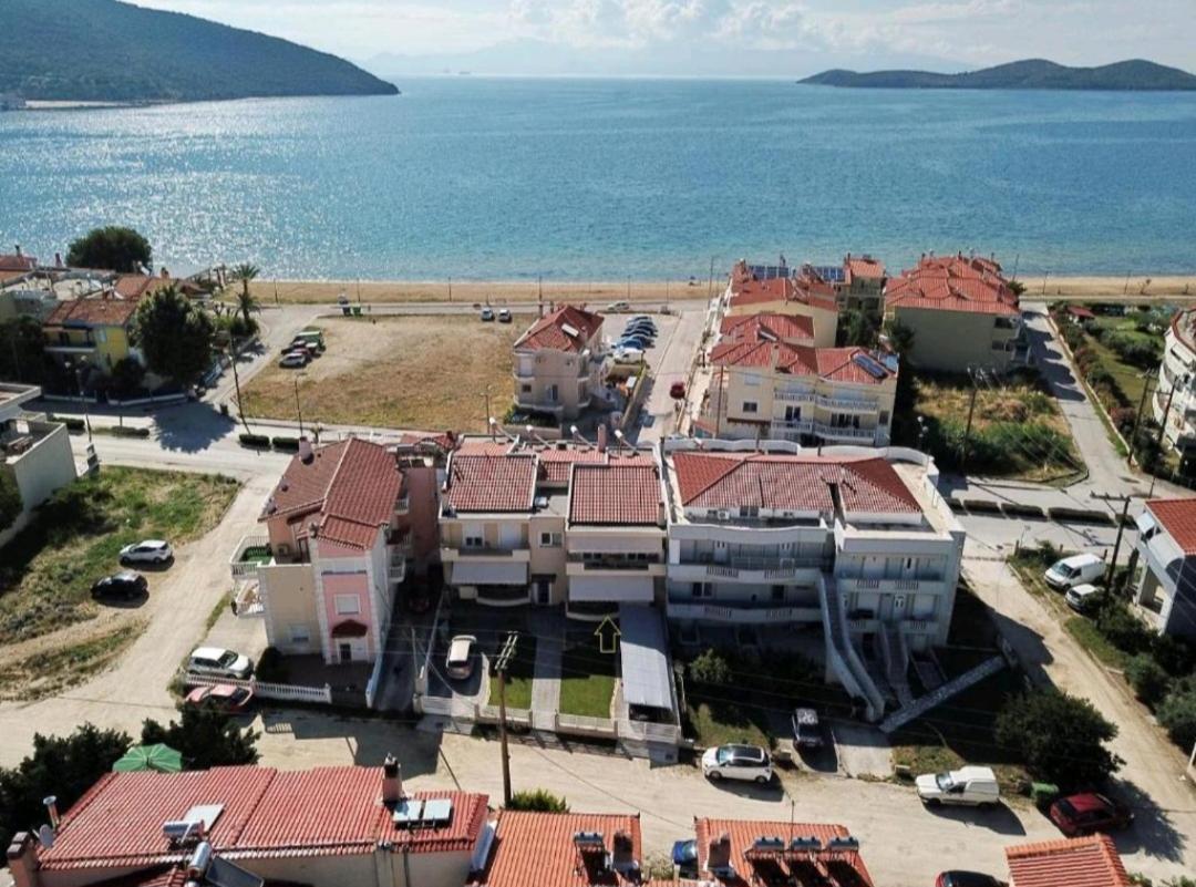 Myrsini'S Apartment Néa Péramos Εξωτερικό φωτογραφία
