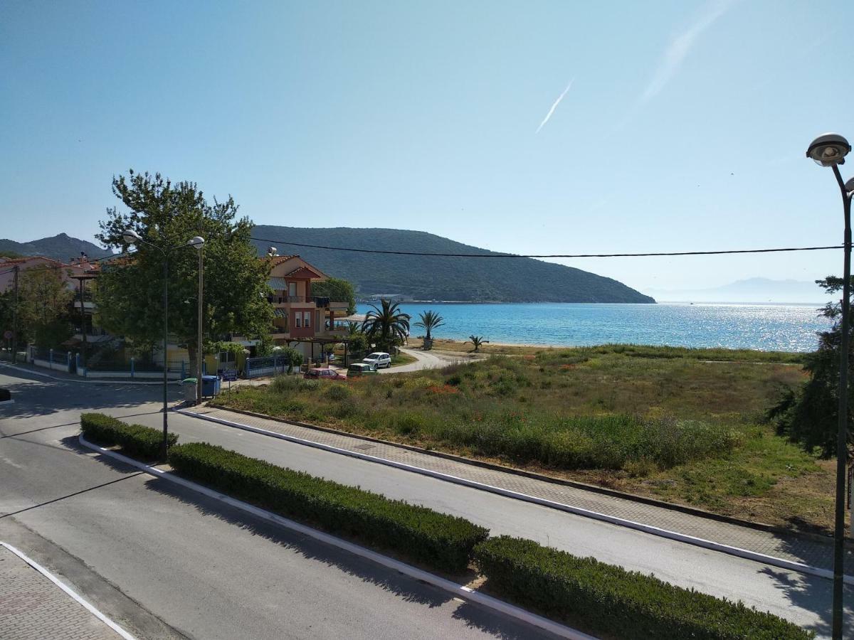 Myrsini'S Apartment Néa Péramos Εξωτερικό φωτογραφία