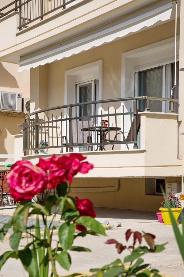 Myrsini'S Apartment Néa Péramos Εξωτερικό φωτογραφία